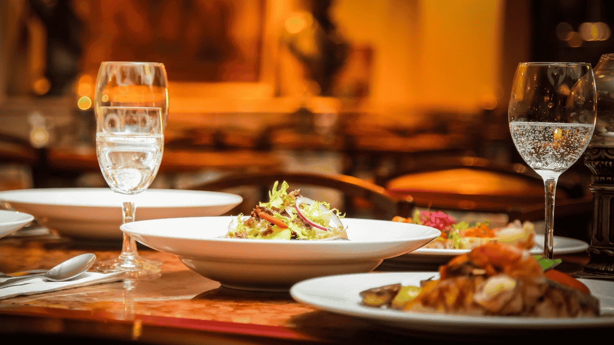 Restaurant algérien à Paris : deux sœurs font découvrir la cuisine kabyle