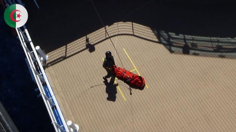 Vidéo. Algérie : sauvetage spectaculaire d’un passager sur un navire de croisière