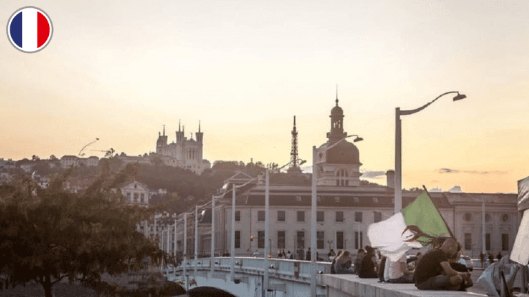 L'accord de 1968 s’avère actuellement être vidé de la majorité des dispositions pouvant favoriser l’obtention par les Algériens de titres de séjour.