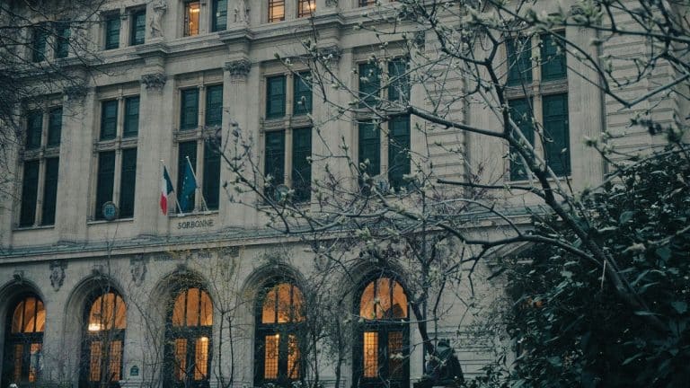 Des étudiants étrangers en France ont lancé une pétition pour dénoncer des frais « 10 fois plus chers »