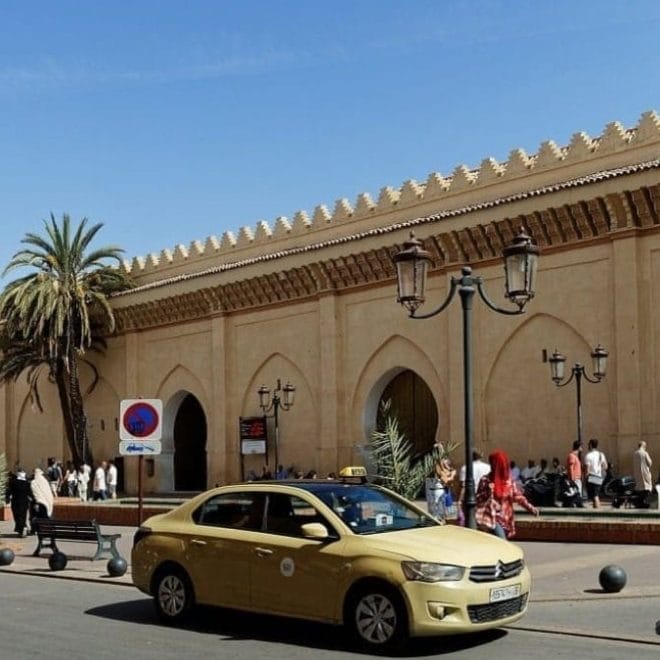 Maroc : un car de touristes percute une voiture, le bilan est lourd