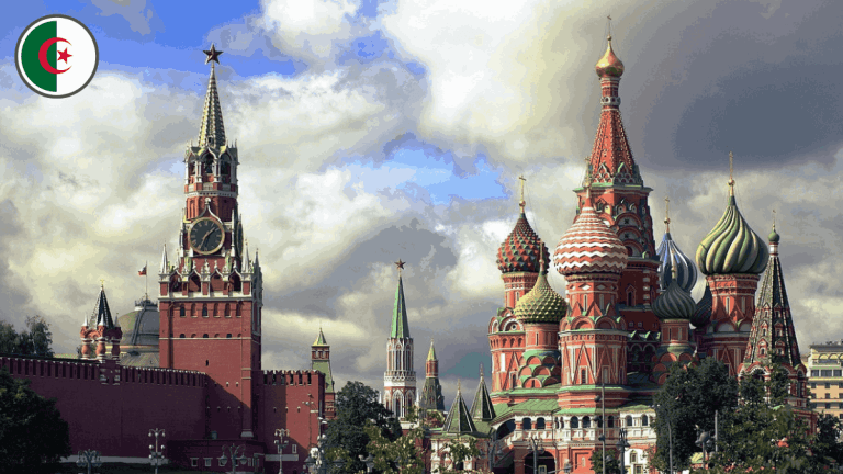 Au Kremlin, l'ambassadeur d'Algérie Toufik Djouama remet ses lettres de créance à Poutine en burnous blanc