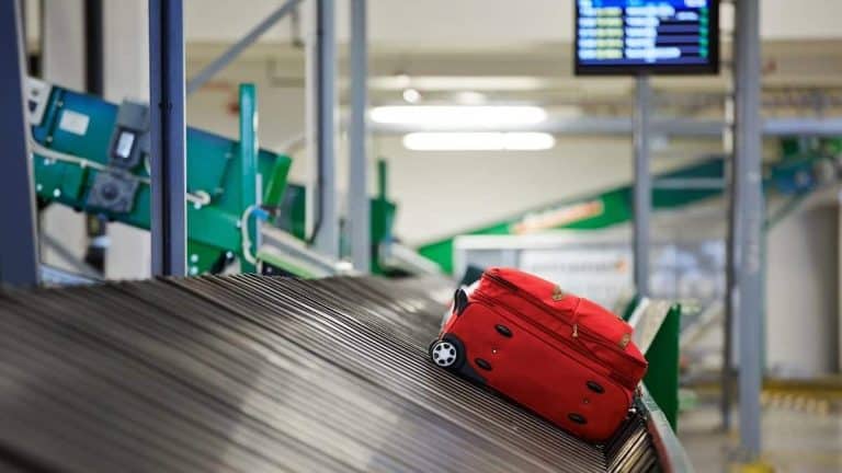 Vol France – Algérie : un passager transportait 80 kg d’argent pur dans sa valise