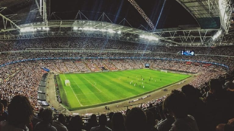 Tombé amoureux de l’Algérie après un voyage, ce globe-trotter est au Maroc pour soutenir les Verts