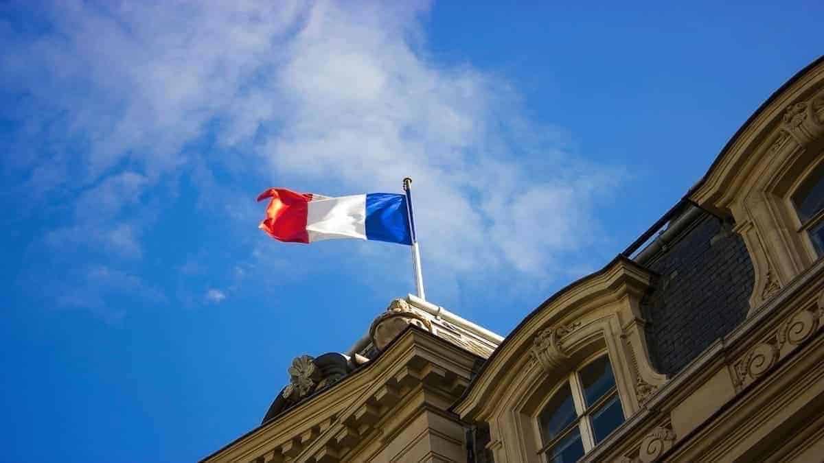Titre de séjour bloqué : cet Algérien de France se retrouve sans travail, et bientôt sans logement