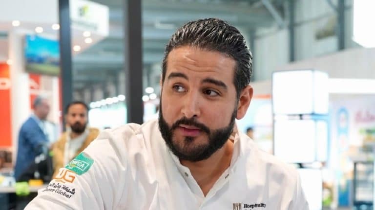 Le témoignage sans filtre du célèbre chef d'origine algérienne Mohamed Cheikh dévoile le sentiment persistant de ne jamais être totalement à sa place.