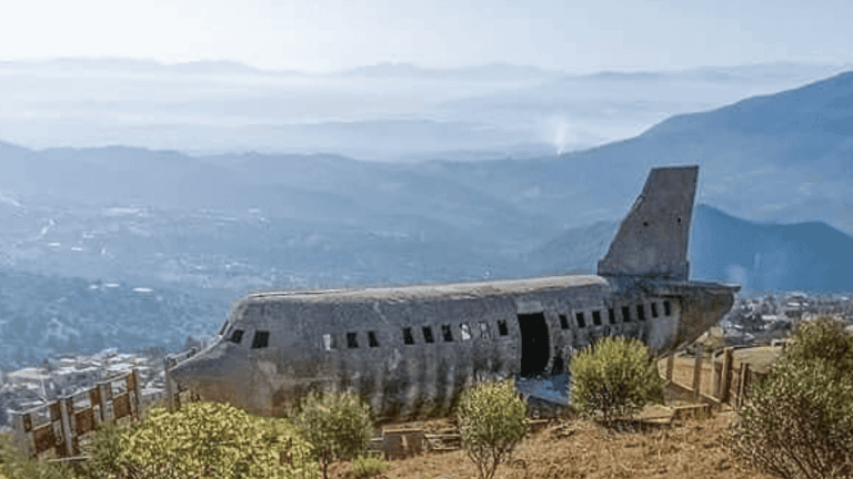 Algérie : le mystère de l&rsquo;avion en béton de Kabylie