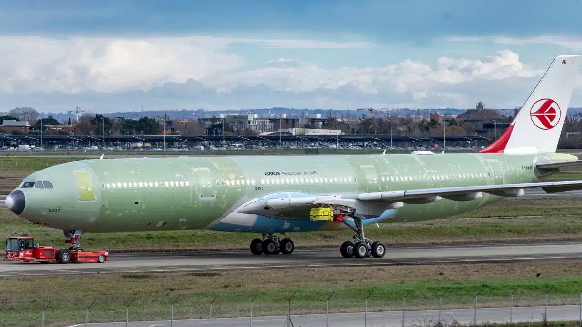 Air Algérie : des images de son cinquième Airbus A330neo à Toulouse