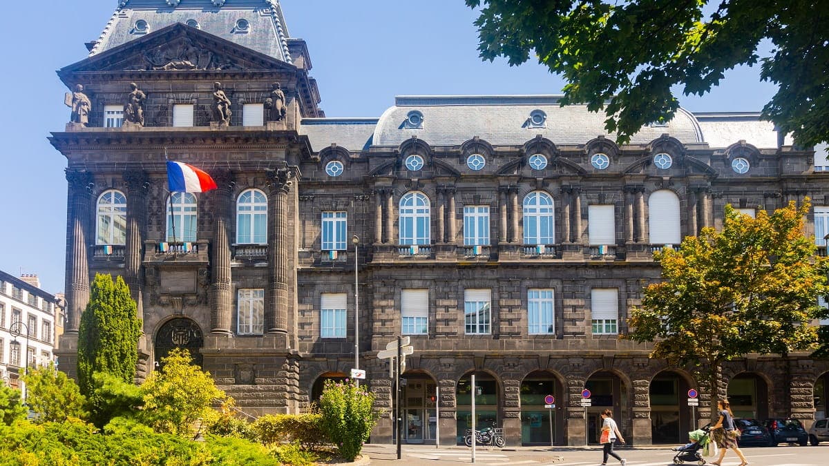 France : un musicien algérien pris au piège du titre de séjour expiré