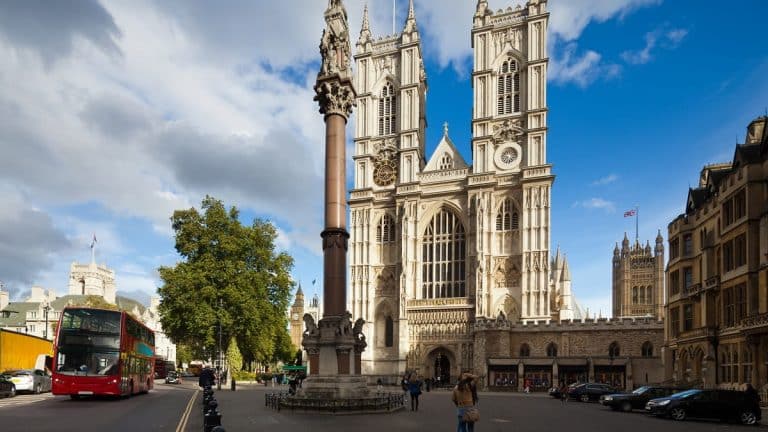 Le bénévolat pour accélérer l’obtention d’un premier titre de séjour au Royaume-Uni ?