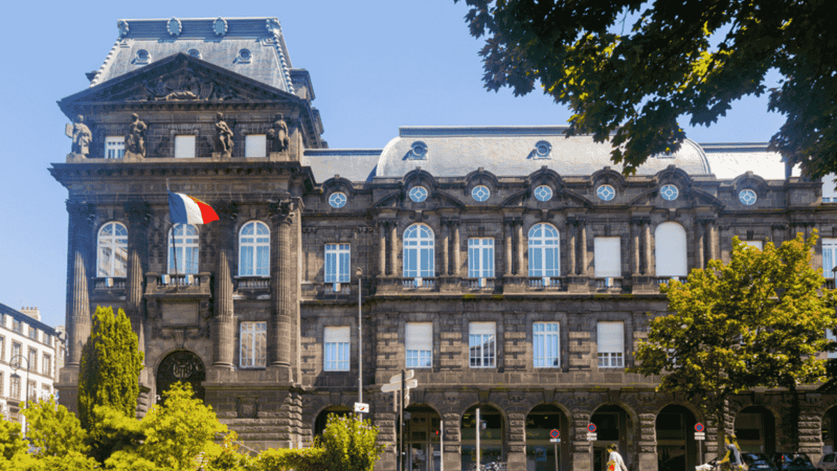 Refus d’enregistrer sa demande de titre de séjour : un Algérien fait plier la préfecture