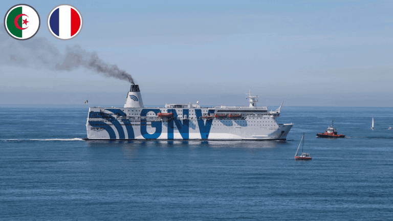 une passagère France - Algérie filme sa cabine à bord du navire le Cristal de GNV