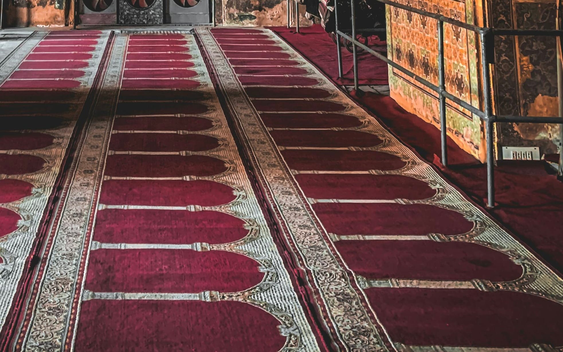 Vidéo. Algérie : cette mosquée unique au monde est creusée à 6 mètres sous terre