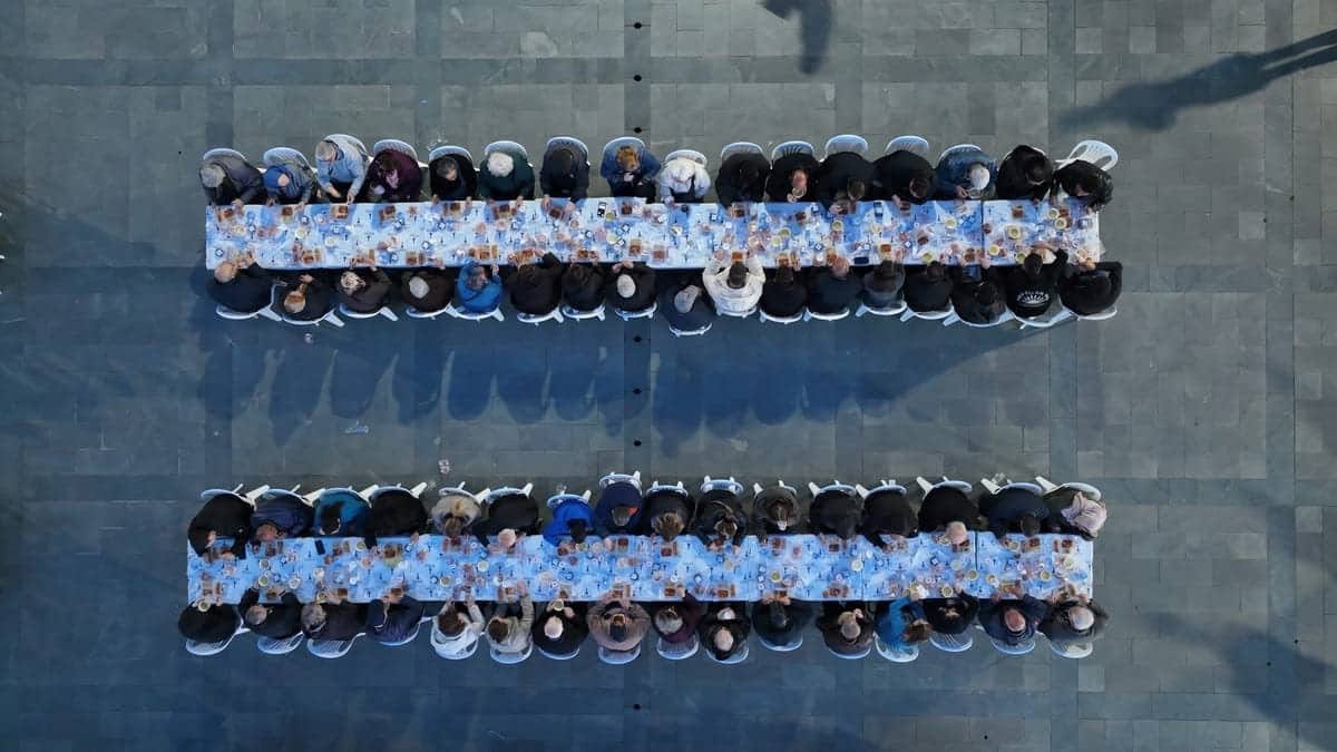 Chaque Ramadan, cette même scène se répète tous les soirs partout en Algérie