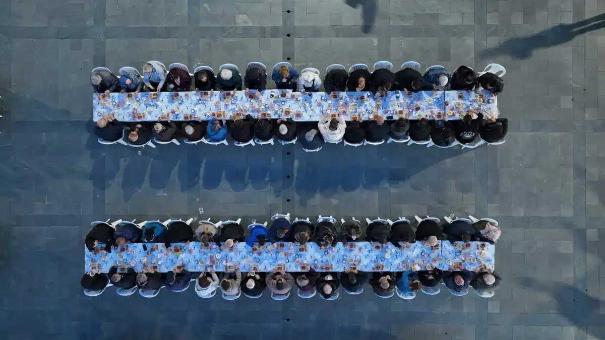 Chaque Ramadan, cette même scène se répète tous les soirs partout en Algérie