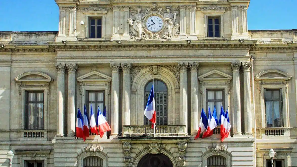 Titre de séjour : le coup de gueule d’un Algérien de France fait réagir sa préfecture