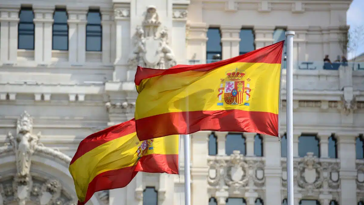 Régularisation des sans-papiers en Espagne : les Algériens confrontés à un imbroglio administratif