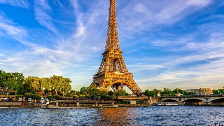 Frappé par une OQTF et expulsé, il laisse derrière lui une femme et des enfants sans ressources