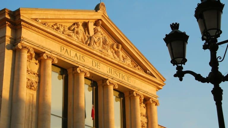 Explosion des recours d'étrangers demandeurs de titres de séjour auprès de la justice