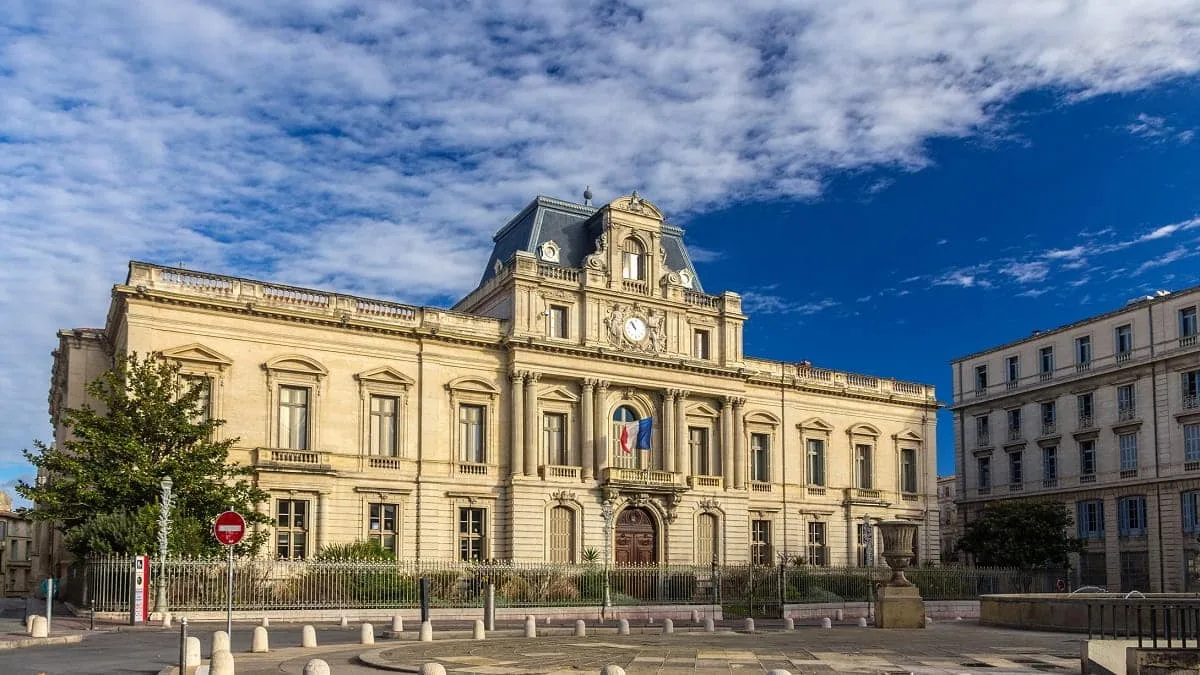 Sans-papiers, sous OQTF et signalé au SIS, il parvient à décrocher un titre de séjour