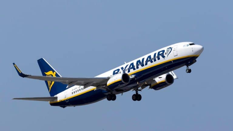 Le vol Ryanair de Oujda au Maroc vers Barcelone dérouté à cause d’un joint de cannabis