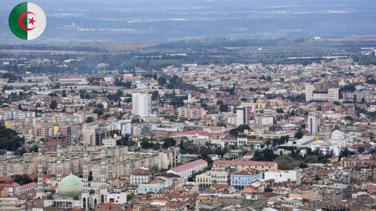 Ramadan en Algérie : filmée depuis un avion, une ville paraît presque vide